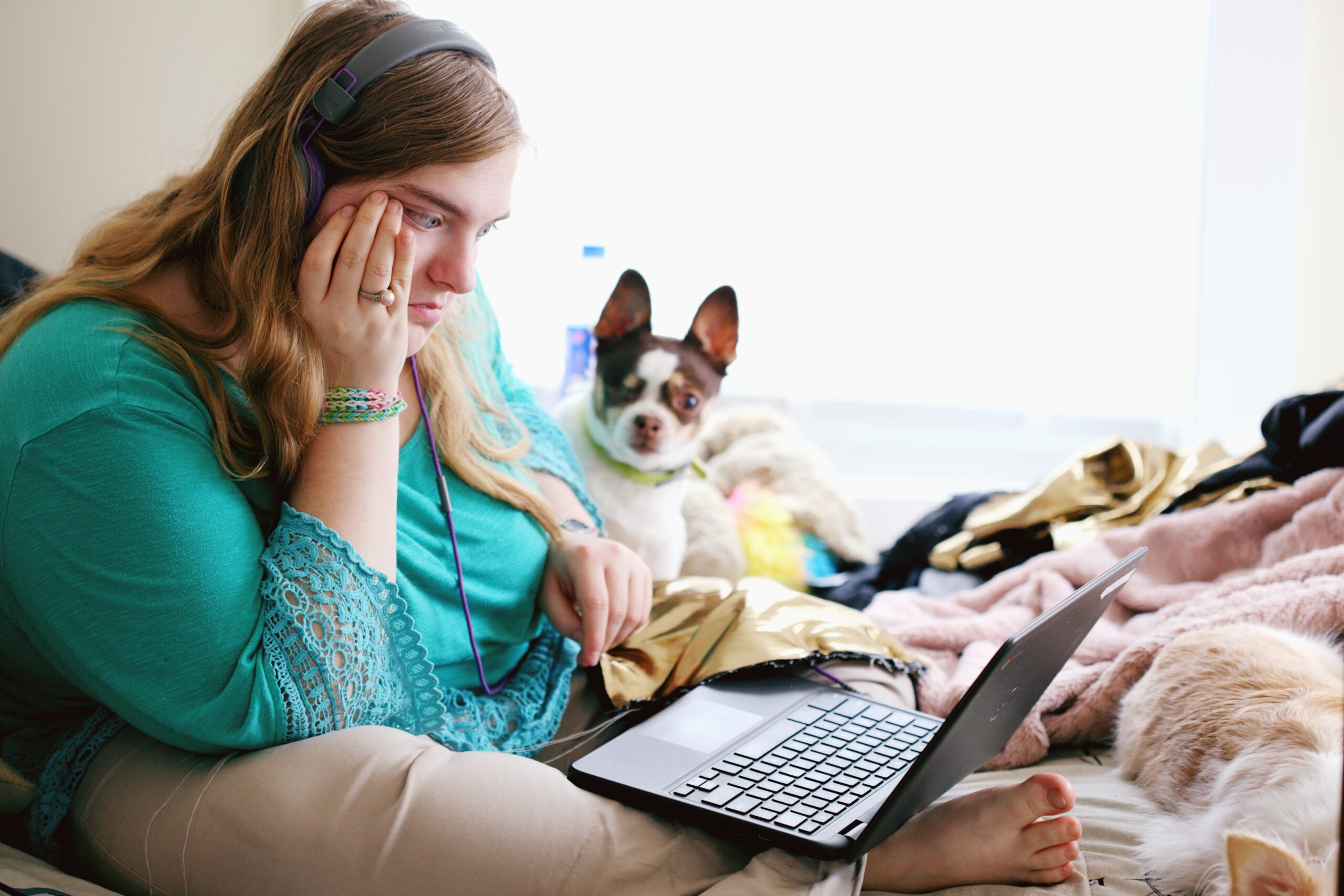 Frustrated woman looking at her laptop.